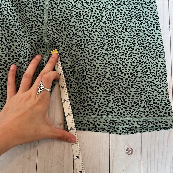 Leopard Mint Dot Workout Biker Shorts Women Medium Hidden Pockets - Picture 10 of 10